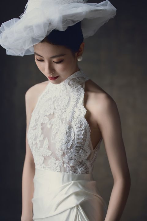 婚纱照AI追色推荐:4 种暗调婚纱照效果 垂眸光影