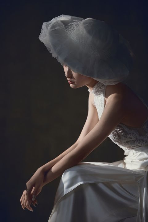 婚纱照AI追色推荐:4 种暗调婚纱照效果 暗调礼服