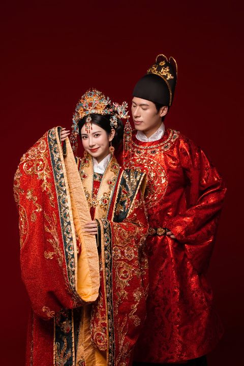 中式婚纱照AI追色推荐:凤冠霞帔调色效果 凤冠正面