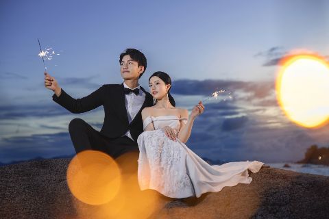 烟花婚纱照AI追色推荐：让人物、烟花和环境光分别清楚 夜景人物与烟花光源表现