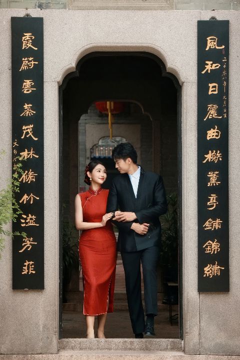 红色婚纱照AI追色推荐:让红色有深浅,不吞没人物肤色 红色礼服与室内人物表现