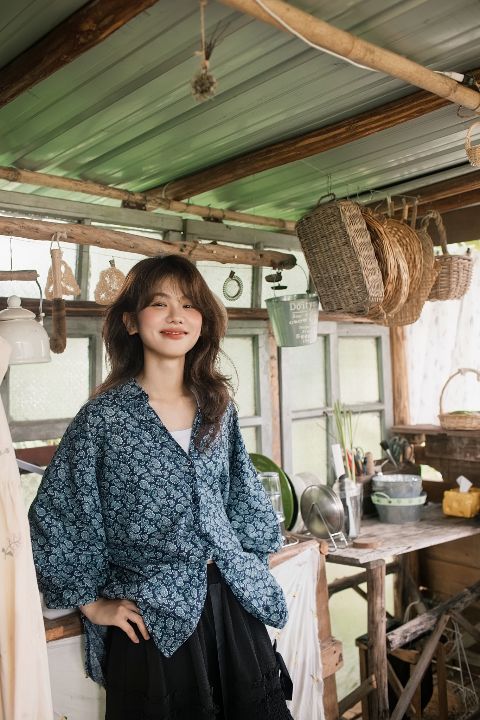 度假写真AI追色推荐:让人物与旅行环境的色彩更协调 人物、度假服装与环境表现
