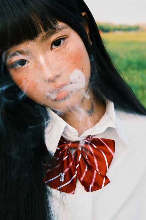 浓郁夏日写真AI追色推荐:稳定主体肤色,再保留夏日颜色张力 人物、浓色环境与夏日光线表现