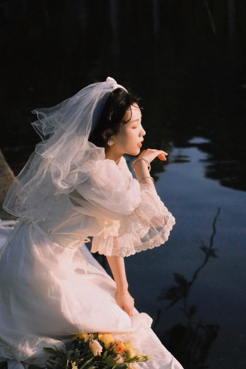 阳光写真AI追色推荐:保留阳光感,同时控制高光区域 人物、浅色服装与日光表现