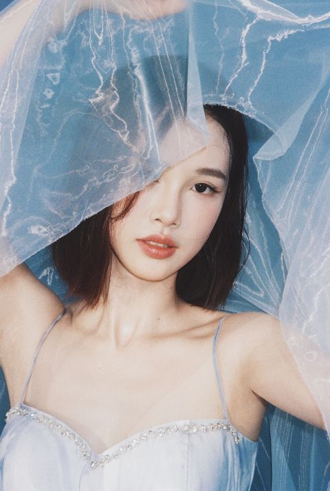 倒影写真AI追色推荐:保留倒影细节和人物的明暗关系 人物、镜面与水面倒影表现