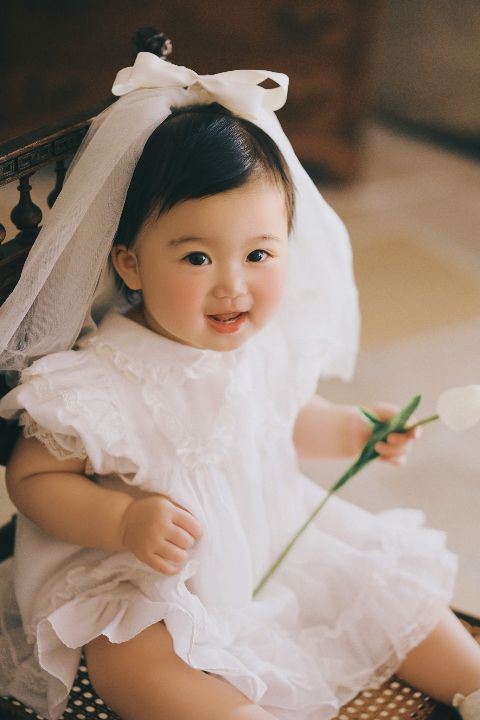 儿童庄园生日写真AI追色推荐 儿童人物与生日布景表现