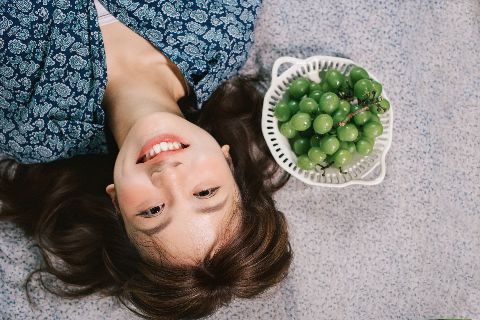 度假写真AI追色推荐:让人物与旅行环境的色彩更协调 松弛暖色与通透空间细节