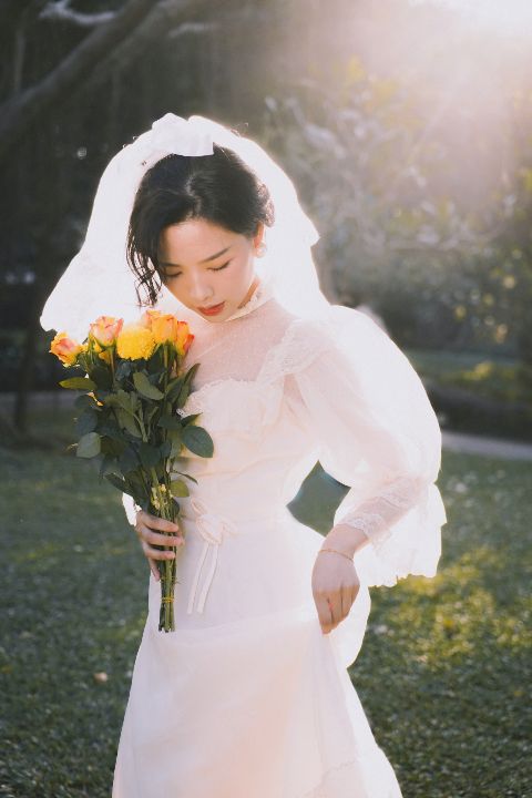 阳光写真AI追色推荐:保留阳光感,同时控制高光区域 明亮暖光与轻柔色彩细节
