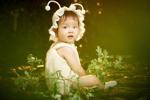 儿童森林写真AI追色推荐：保留神秘气氛，同时保证人物面部可读 森林暗调与局部亮色细节