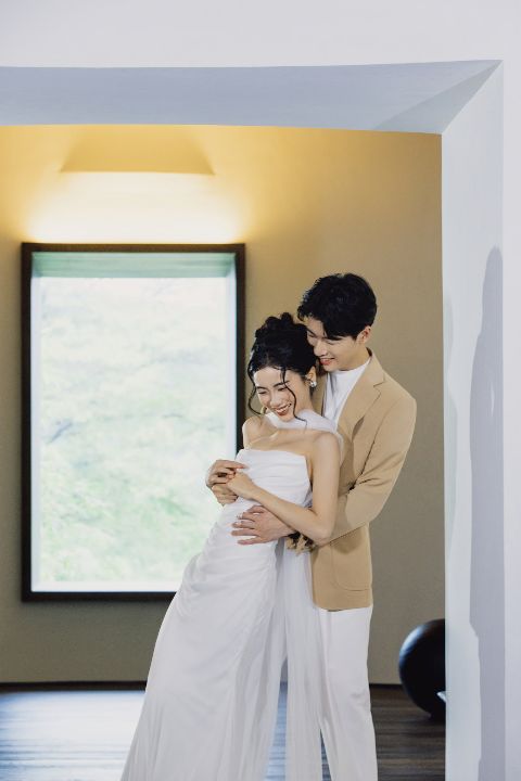 法式婚纱照AI追色推荐：轻木胶片白纱效果 极简空间