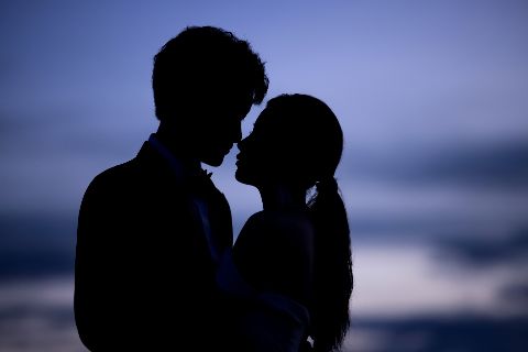烟花婚纱照AI追色推荐：让人物、烟花和环境光分别清楚 整体色调关系