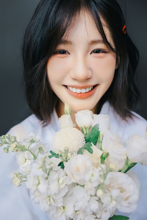 少女写真AI追色推荐：让人物表情和服装保持松弛感 整体色调关系