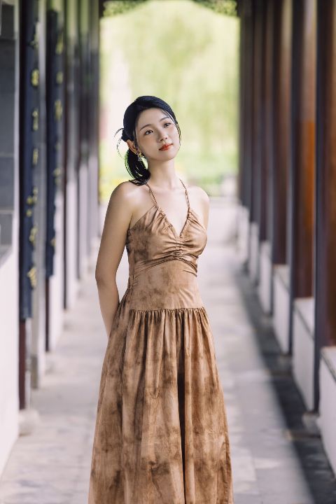国风写真AI追色推荐：清雅庭院人像调色效果 服装细节