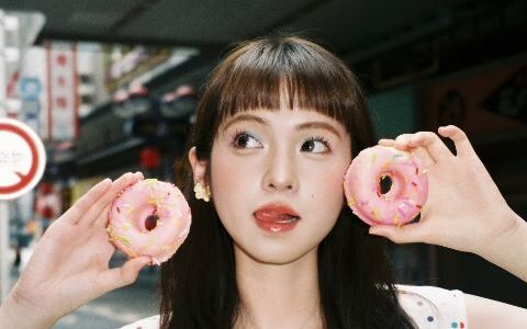 街头闪光灯写真AI追色推荐：让直闪光有力量，同时稳定肤色