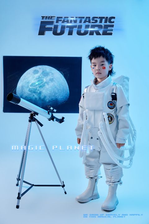 儿童宇航主题写真AI追色推荐:保留主题氛围,同时提亮孩子面部效果示例