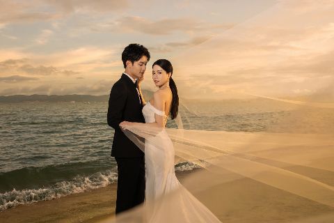 暖调婚纱照AI追色推荐:保留夕阳温度,不把肤色调得发橙效果示例