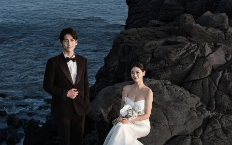 礁石海岸婚纱照AI追色推荐：稳定肤色和白纱，再保留岩石纹理