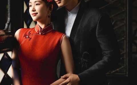 红色婚纱照AI追色推荐：让红色有深浅，不吞没人物肤色