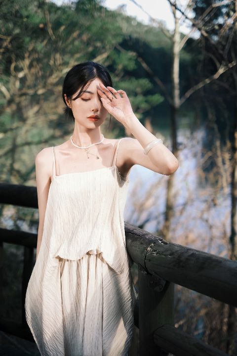 森系写真AI追色推荐:控制绿色存在感,让人物仍是视觉中心适用场景