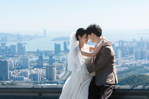 蓝天白纱婚纱照AI追色推荐：压住天空高光，让人物仍然清楚适用场景